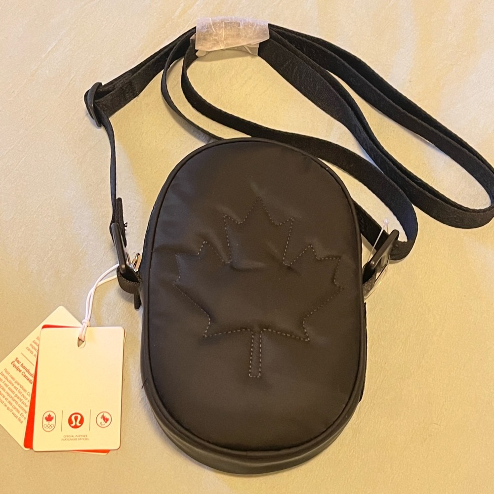 Lululemon | Team Canada Crossbody Bag